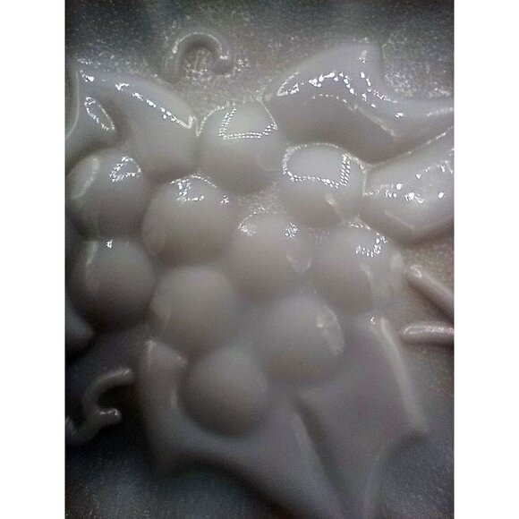 Grape Cluster Design Milk Glass Vintage Trinket Dish 7 Inches Fruit Shaped Tray - Picture 5 of 11